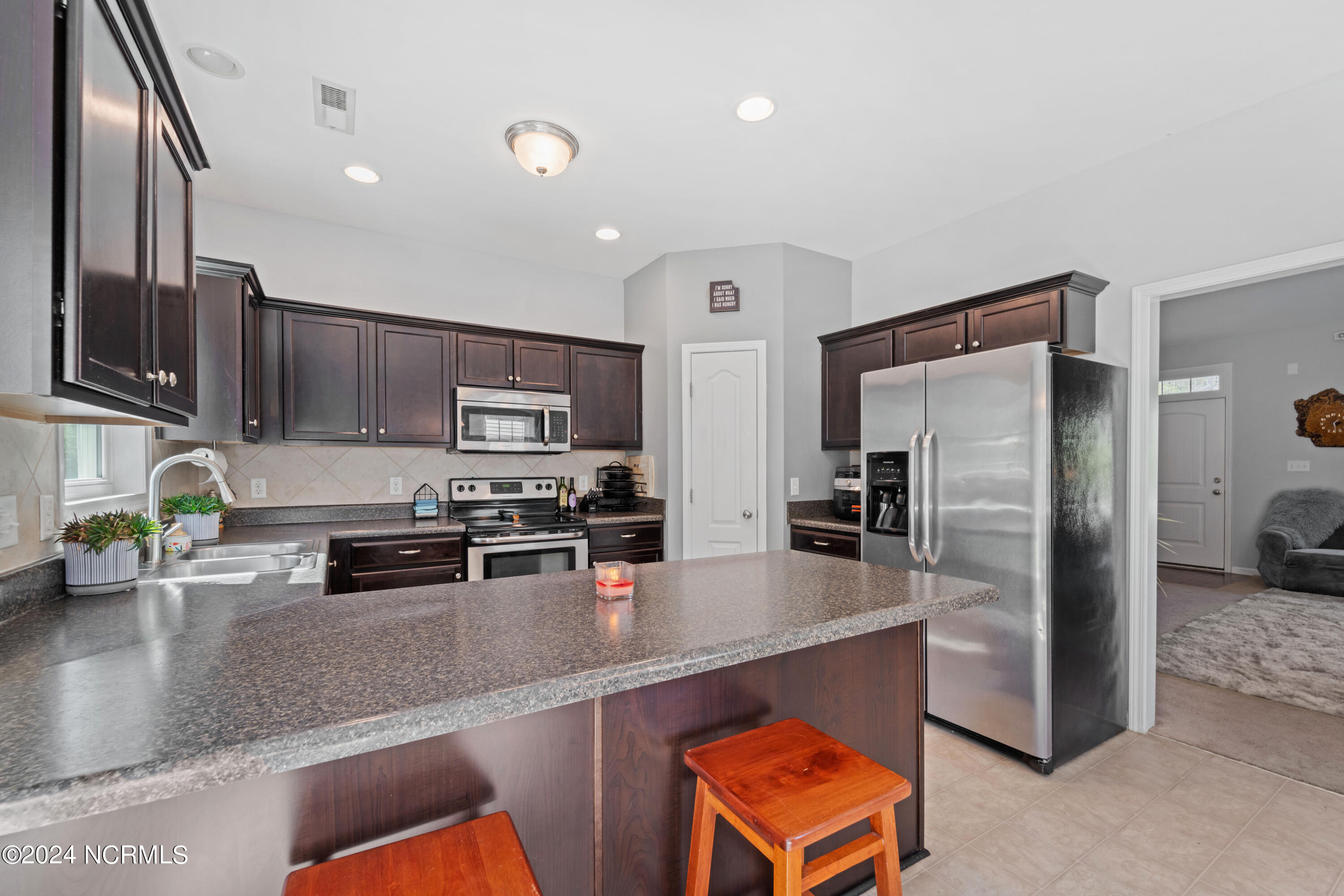 809 Lavender Court Hubert, NC 28539 - Photo 5 of 21 Kitchen