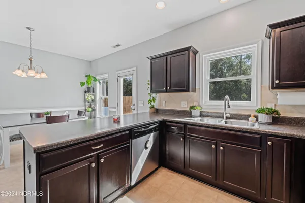 $1,795 | 809 Lavender Court, Hubert, NC 28539