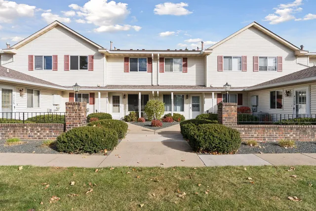 $195,000 | 410-4 White Bear Parkway, White Bear Lake, MN 55110