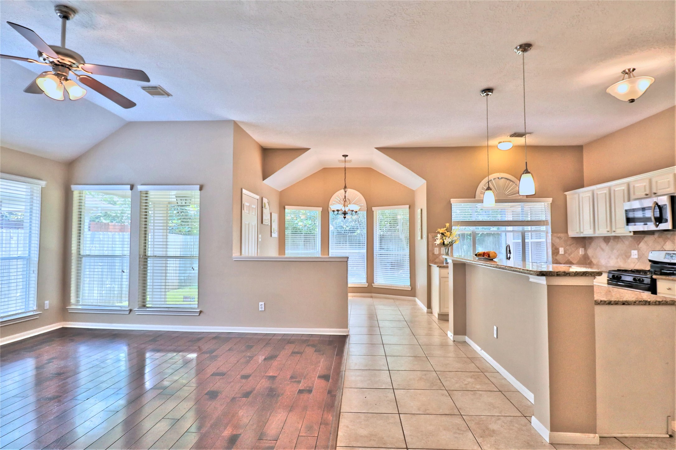 4530 Springfield Lakes Street Sugar Land, TX 77479 - Photo 6 of 32