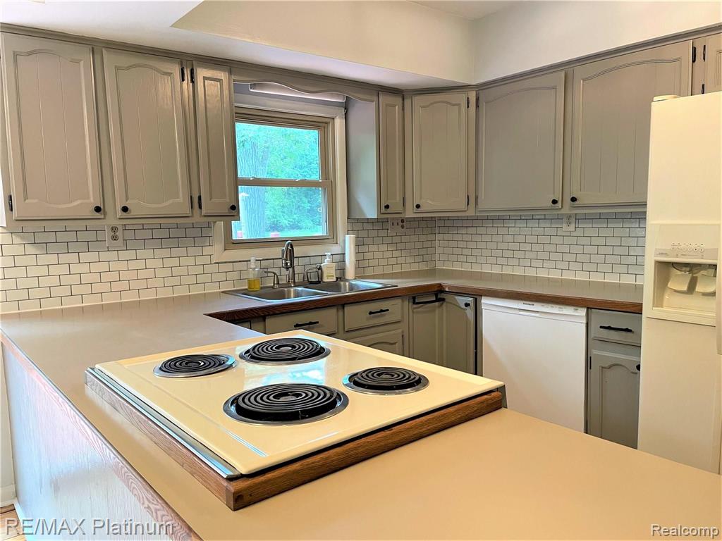 13204 Torrey Road Fenton, MI 48430 - Photo 6 of 24