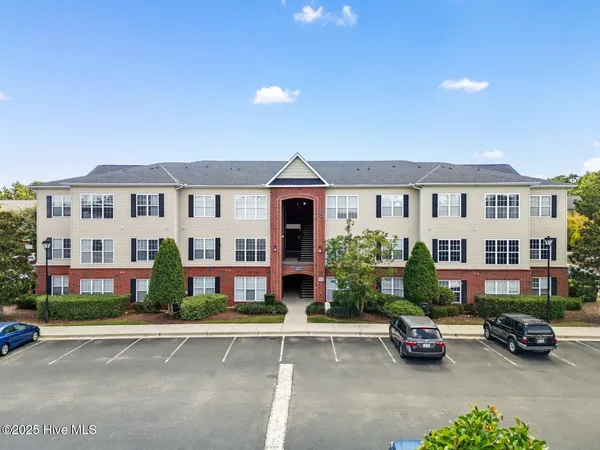 $265,000 | 2820 Bloomfield Lane, Unit 207, Wilmington, NC 28412