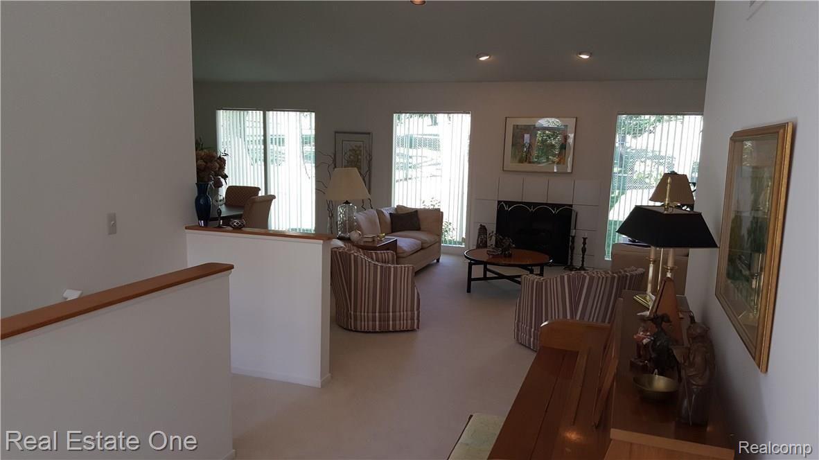 5234 Simpson Lake Road West Bloomfield, MI 48323 - Photo 3 of 27 20160608_094053.jpg