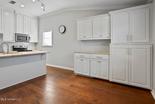 $195,000 | 54 Woodlake Drive, Brandon, MS 39047