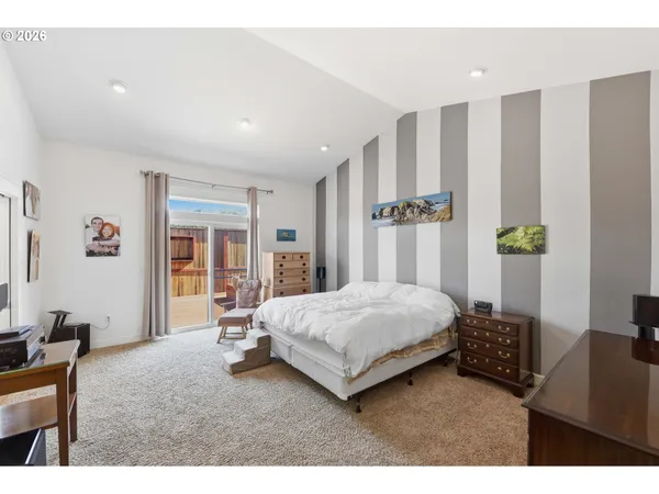 $595,000 | 1400 Holloway Mews, Coos Bay, OR 97420