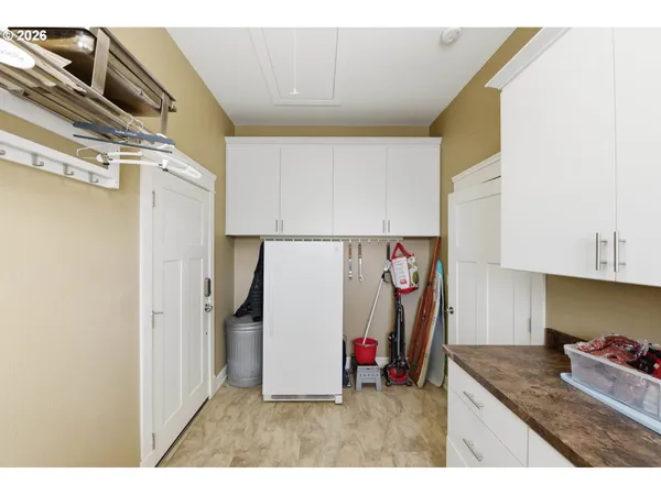 $595,000 | 1400 Holloway Mews, Coos Bay, OR 97420