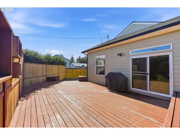 $595,000 | 1400 Holloway Mews, Coos Bay, OR 97420