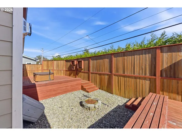 $595,000 | 1400 Holloway Mews, Coos Bay, OR 97420