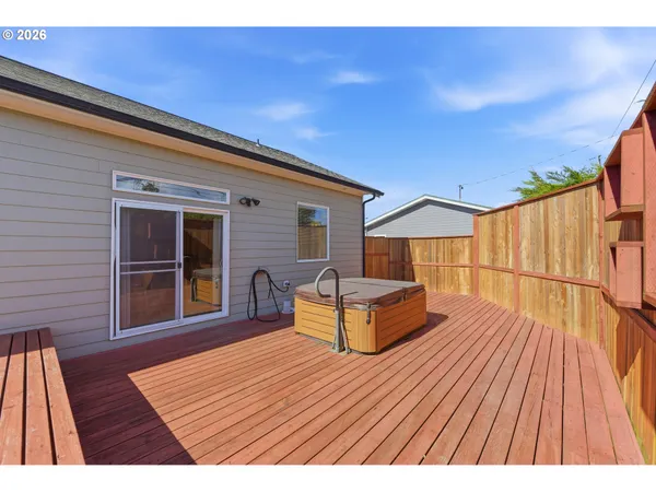 $595,000 | 1400 Holloway Mews, Coos Bay, OR 97420