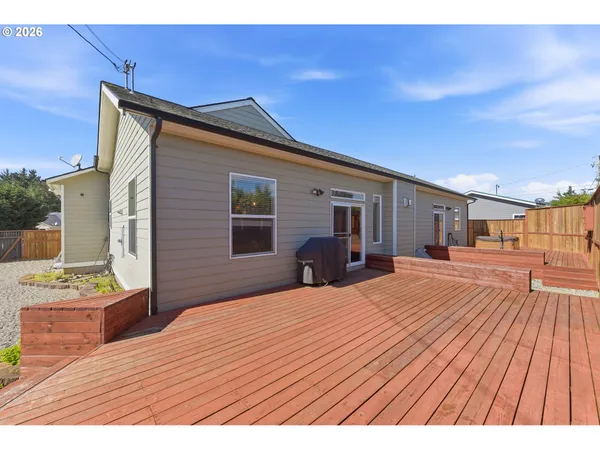 $595,000 | 1400 Holloway Mews, Coos Bay, OR 97420
