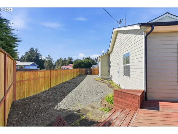 $595,000 | 1400 Holloway Mews, Coos Bay, OR 97420