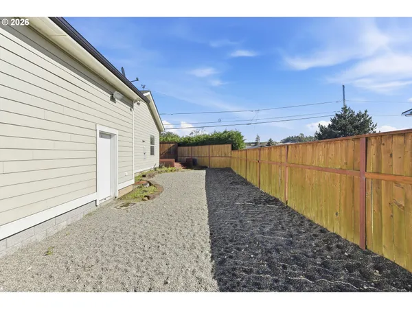 $595,000 | 1400 Holloway Mews, Coos Bay, OR 97420