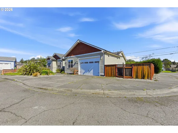 $595,000 | 1400 Holloway Mews, Coos Bay, OR 97420
