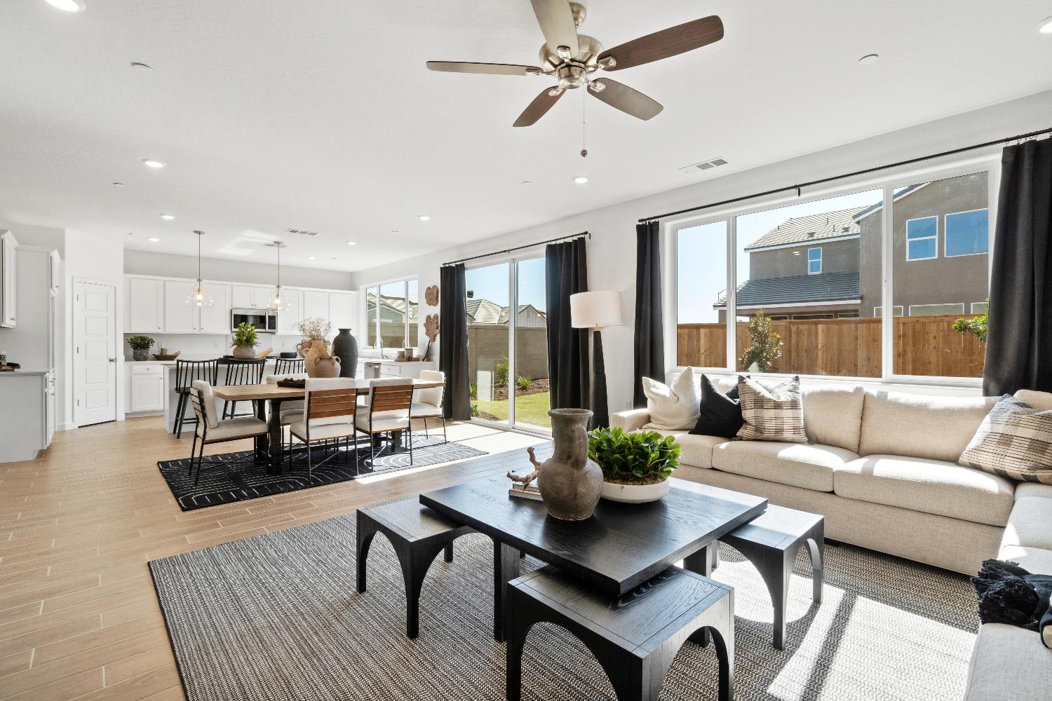 1052 Springtime Avenue Clovis, CA 93619 - Photo 14 of 36