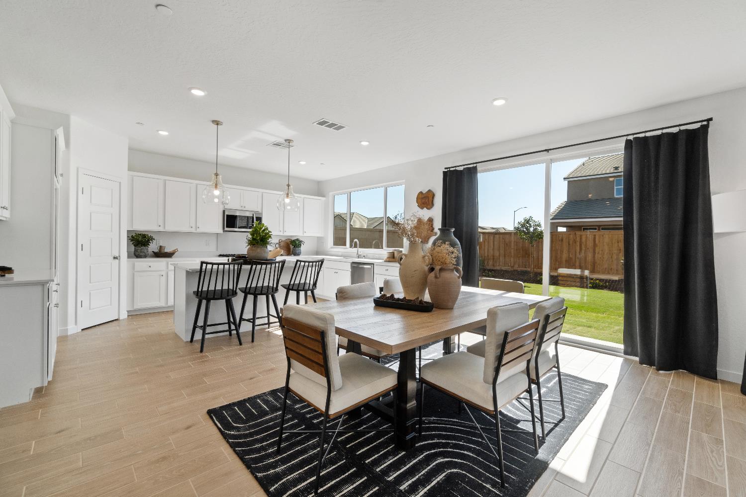 1052 Springtime Avenue Clovis, CA 93619 - Photo 15 of 36