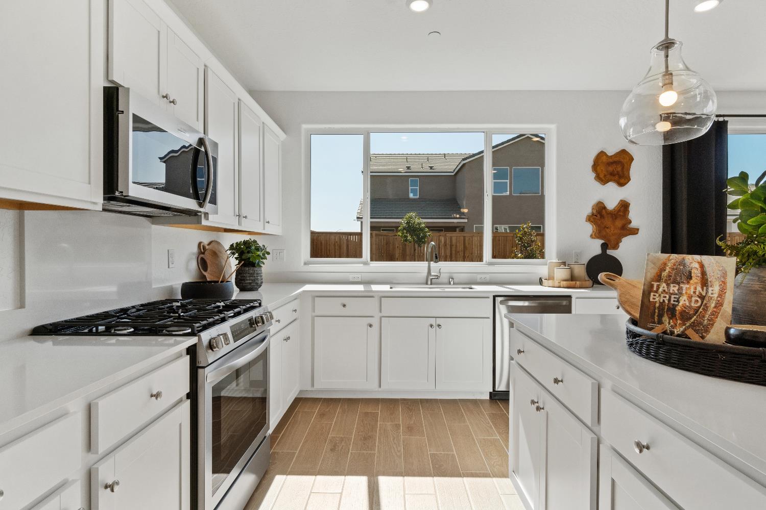 1052 Springtime Avenue Clovis, CA 93619 - Photo 20 of 36