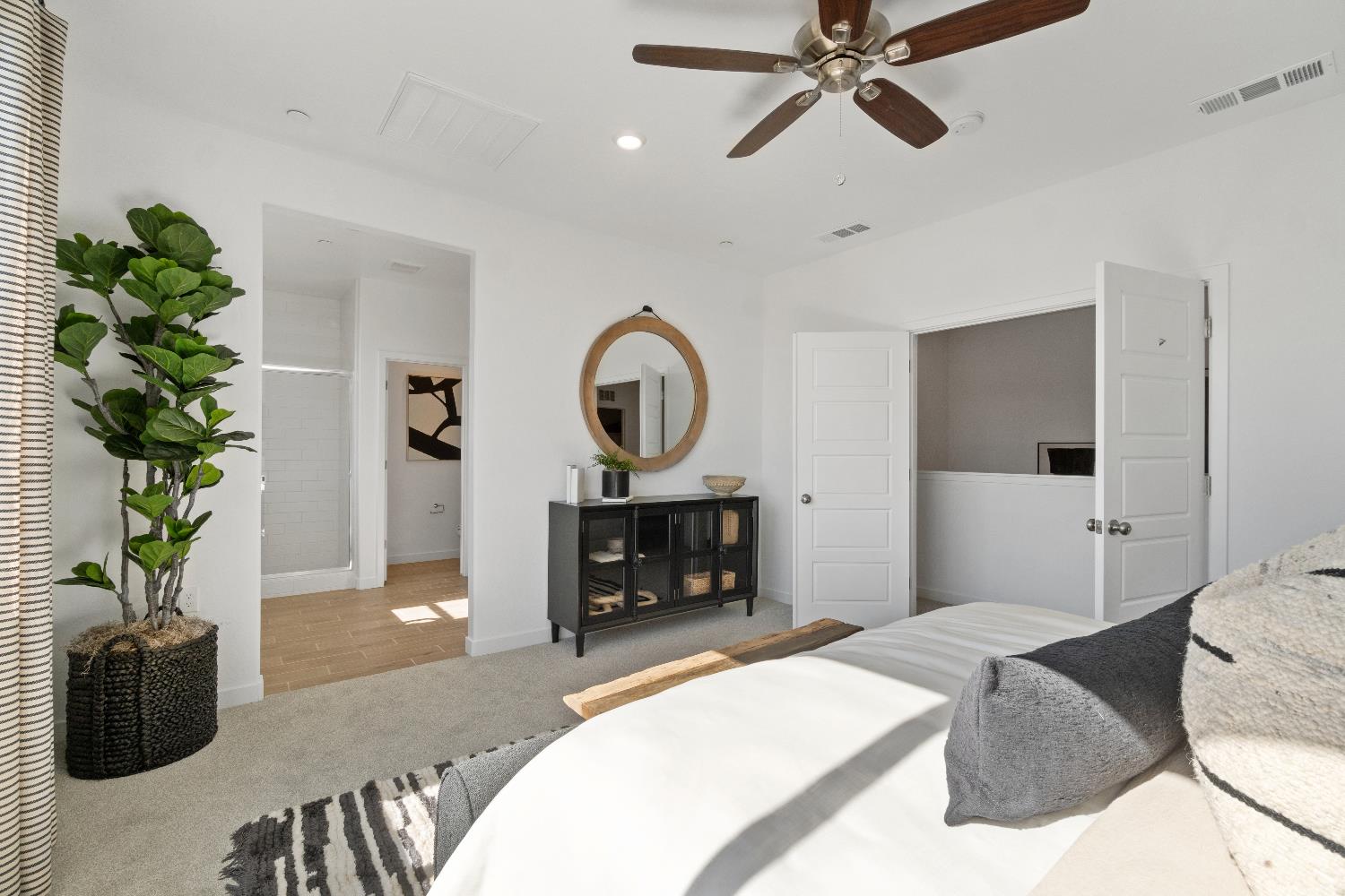 1052 Springtime Avenue Clovis, CA 93619 - Photo 26 of 36