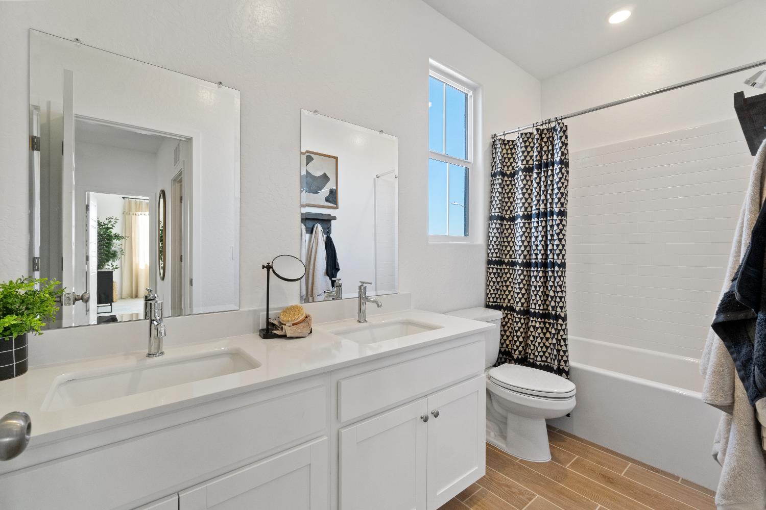 1052 Springtime Avenue Clovis, CA 93619 - Photo 29 of 36