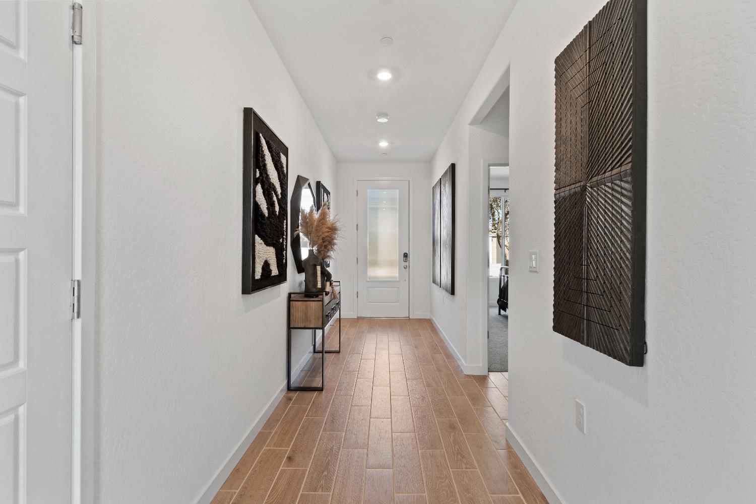 1052 Springtime Avenue Clovis, CA 93619 - Photo 5 of 36