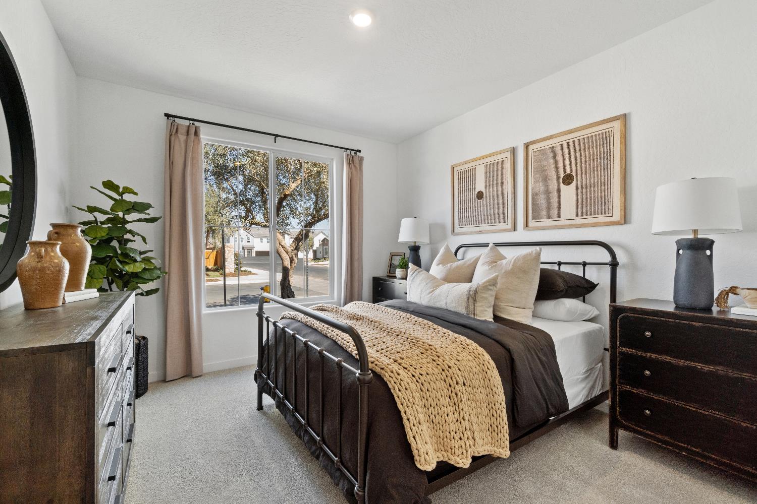 1052 Springtime Avenue Clovis, CA 93619 - Photo 6 of 36