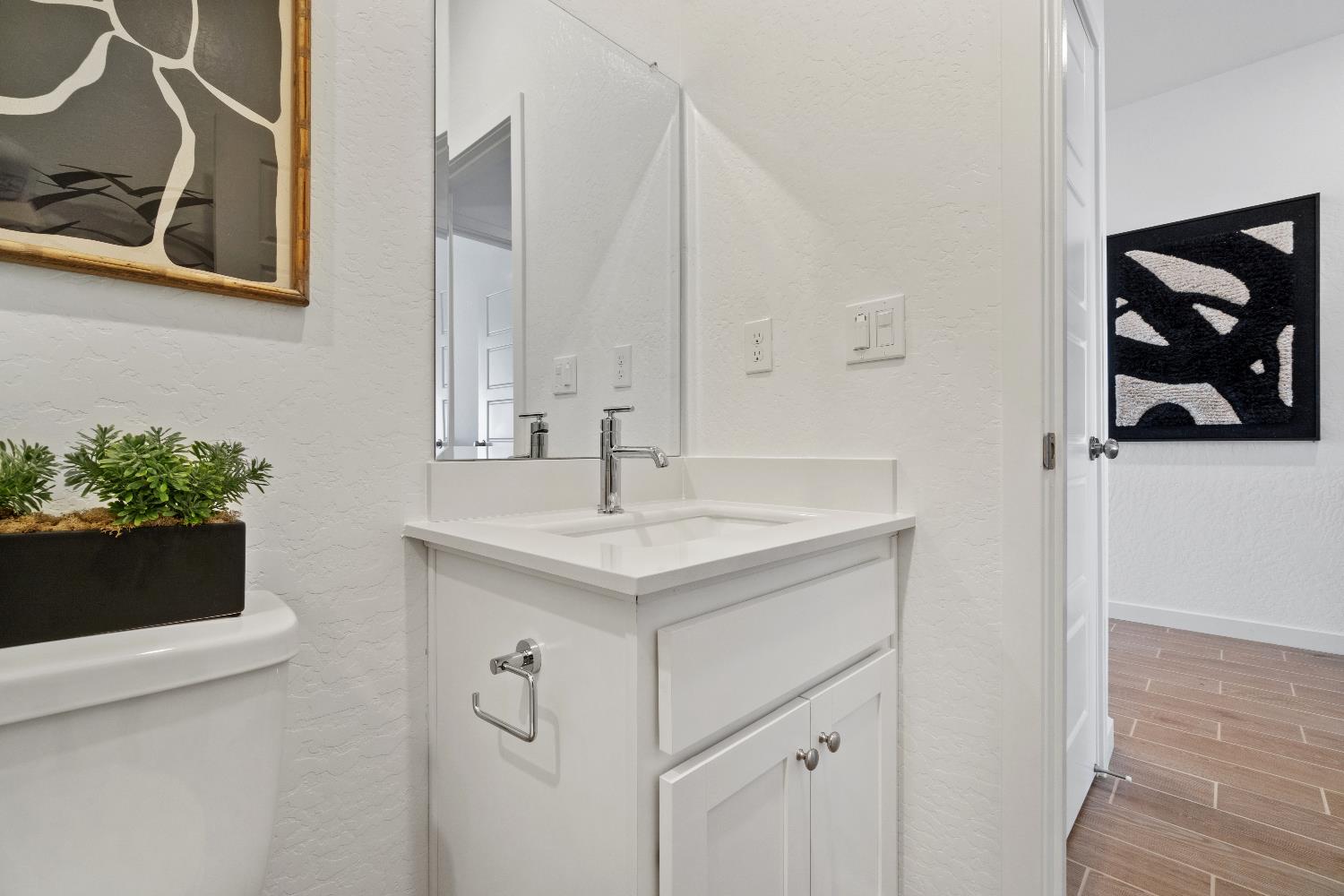 1052 Springtime Avenue Clovis, CA 93619 - Photo 9 of 36