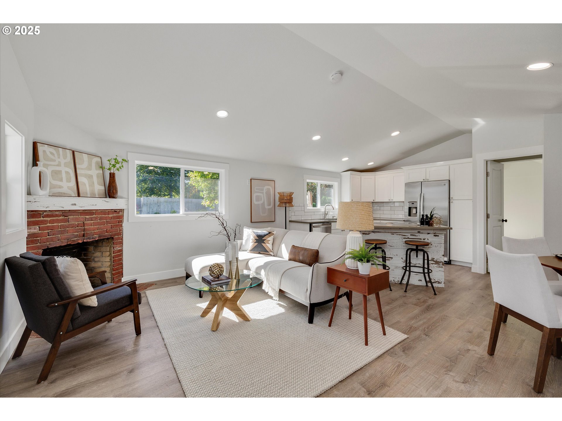 14045 South Livesay Road Oregon City, OR 97045 - Photo 4 of 35 Gallery Image 4