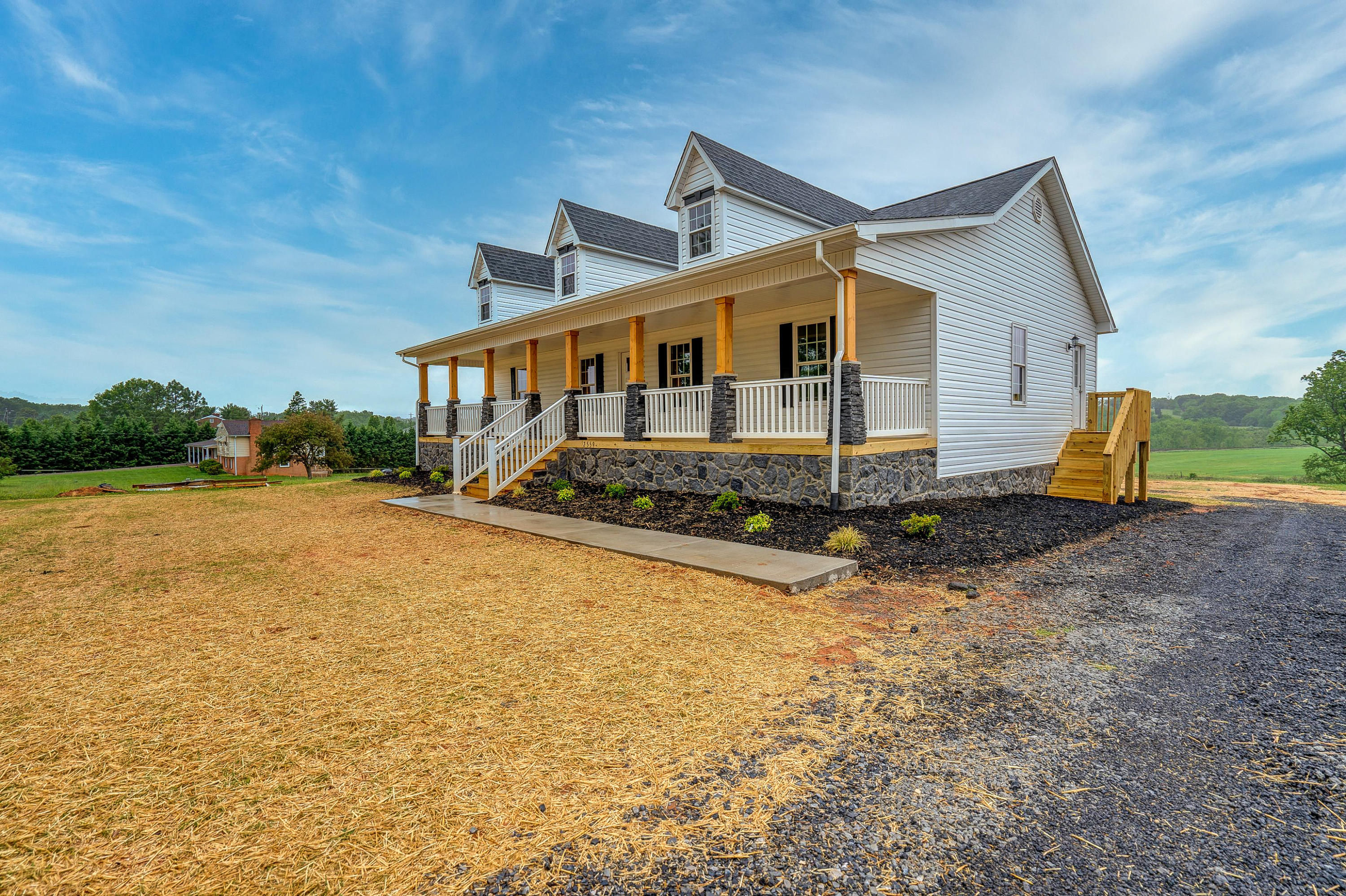 2559 Meadors Spur Road Moneta, VA 24121 - Photo 2 of 30 DSC00581_2_3_4_5-2