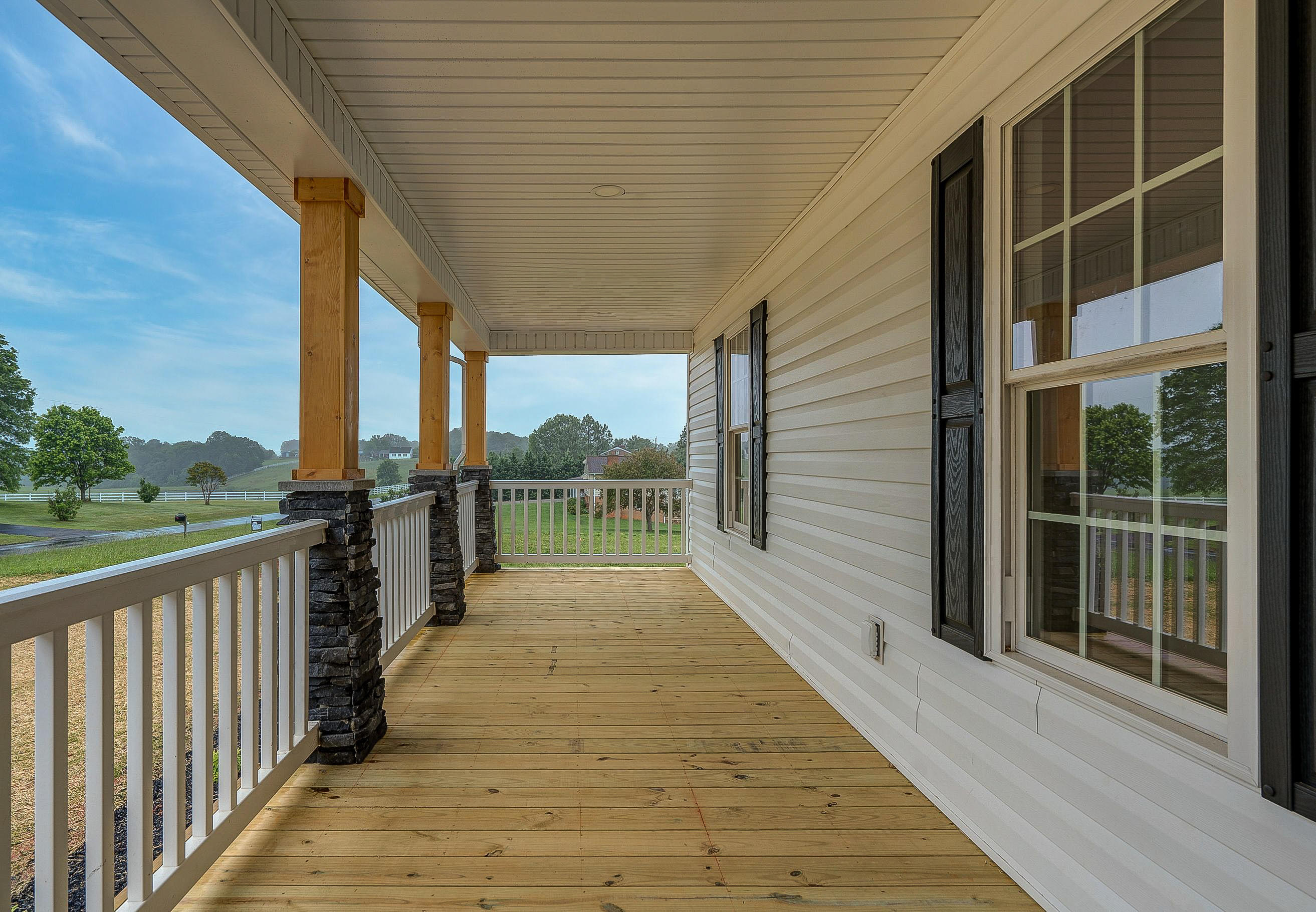 2559 Meadors Spur Road Moneta, VA 24121 - Photo 3 of 30 DSC00446_47_48_49_50-2