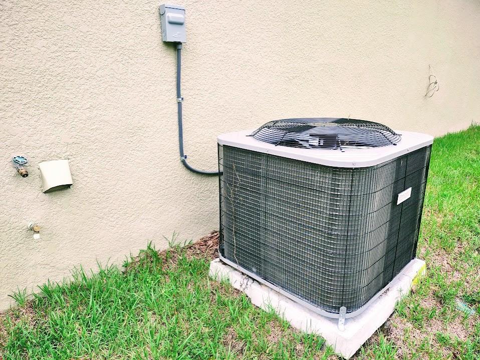 108 West Goldcoast Place Dunnellon, FL 34434 - Photo 13 of 26 a picture of water fountain in front of a house