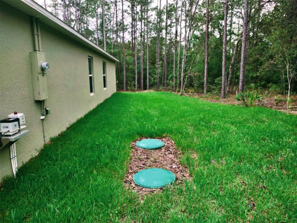 108 West Goldcoast Place Dunnellon, FL 34434 - Photo 16 of 26 a backyard of a house with potted plants