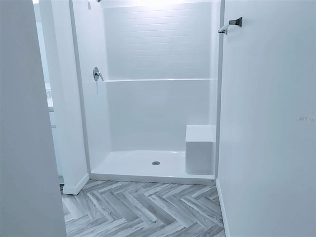 108 West Goldcoast Place Dunnellon, FL 34434 - Photo 23 of 26 a bathroom with a shower