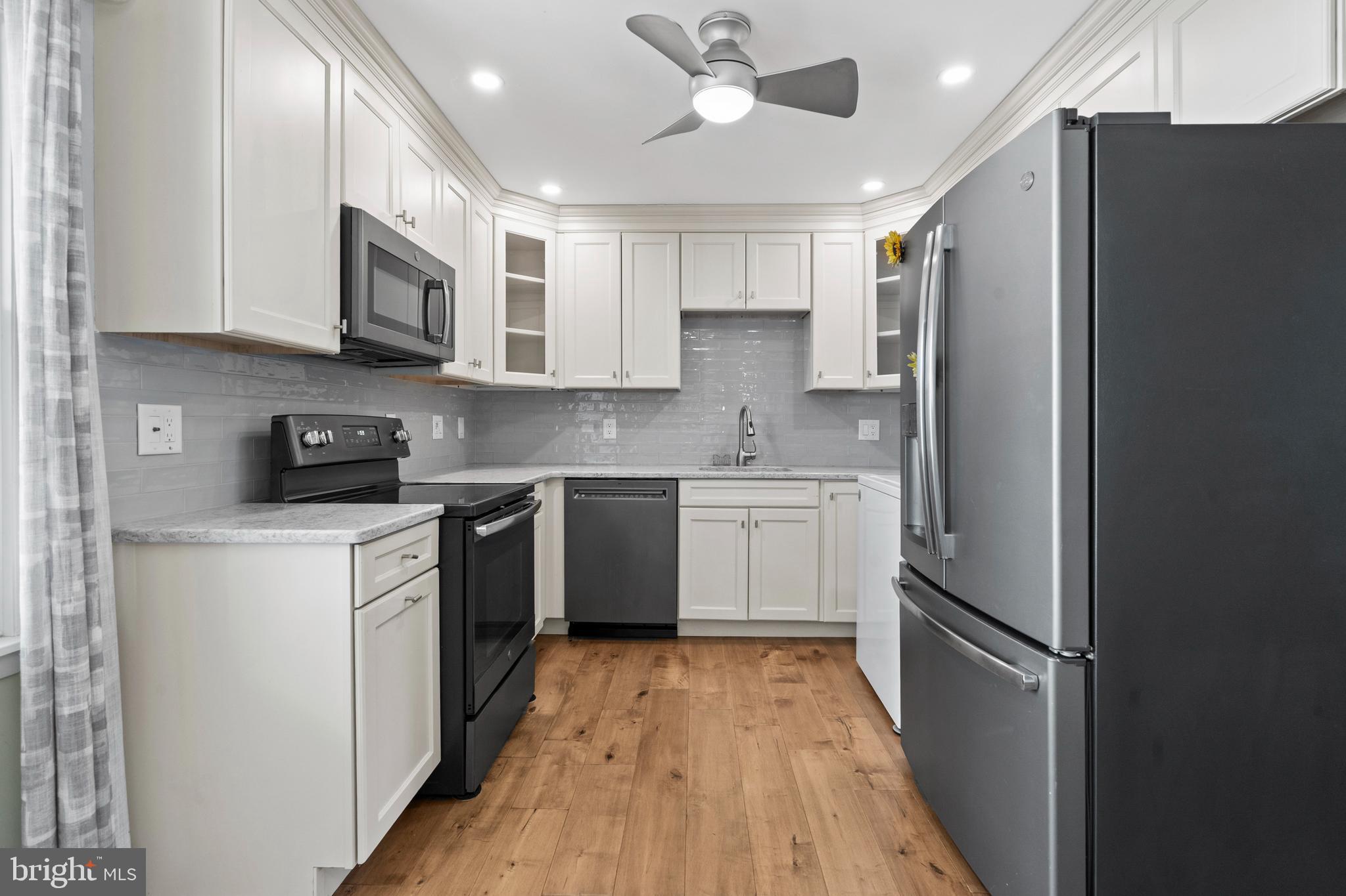 25 Cable Road Levittown, PA 19057 - Photo 4 of 34 Gallery Image 4