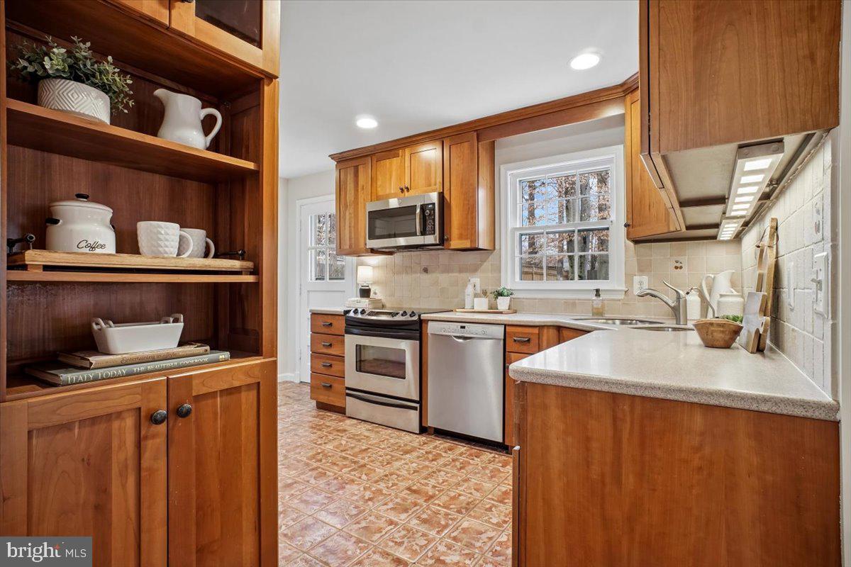 10113 Cardinal Road Fairfax, VA 22030 - Photo 11 of 59 a kitchen with stainless steel appliances granite countertop a sink stove and cabinets