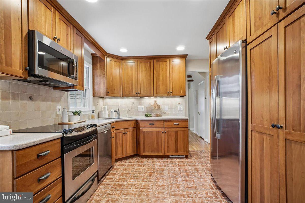 10113 Cardinal Road Fairfax, VA 22030 - Photo 13 of 59 a kitchen with stainless steel appliances granite countertop a refrigerator a stove top oven and sink