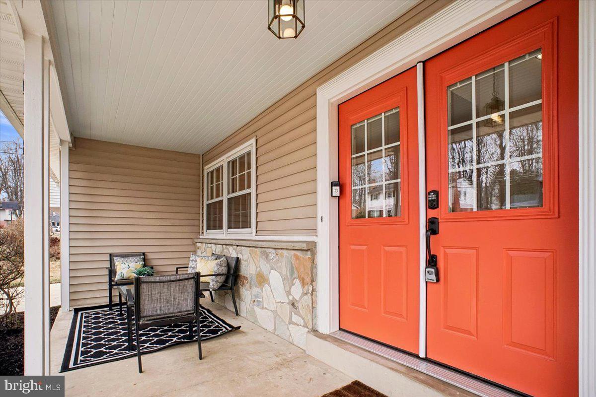10113 Cardinal Road Fairfax, VA 22030 - Photo 2 of 59