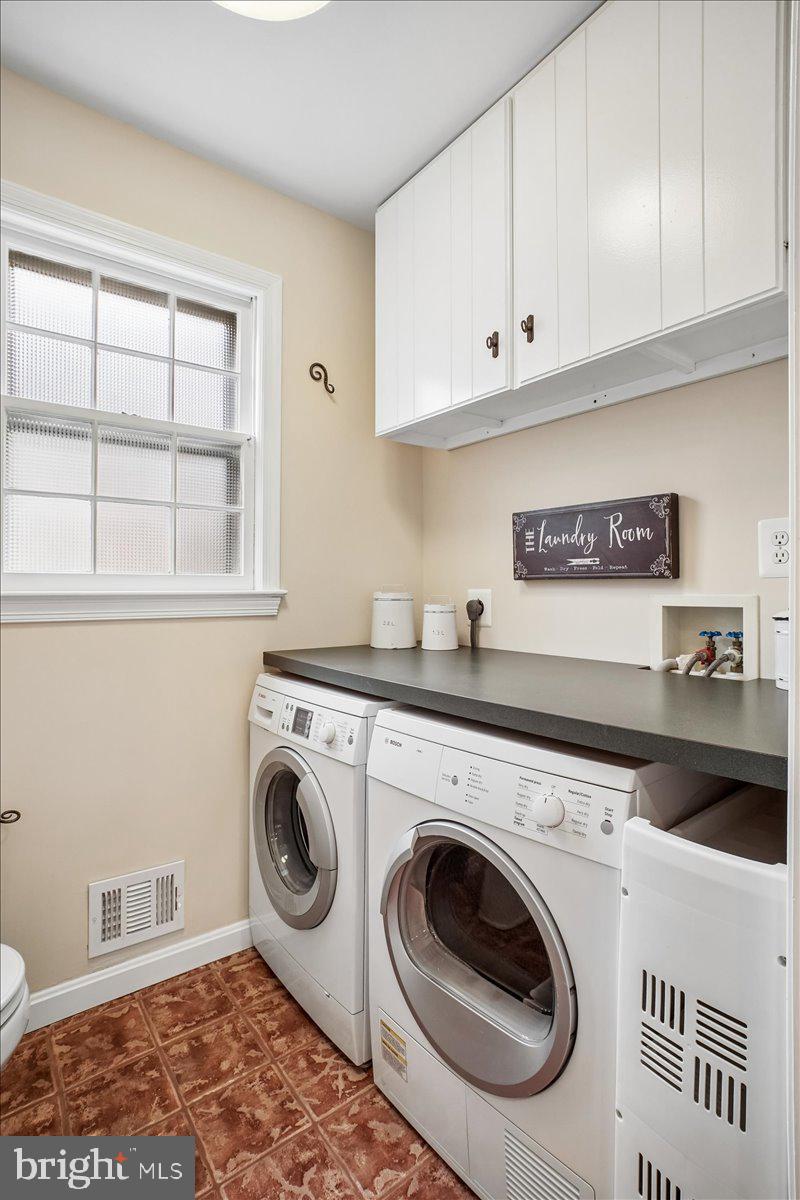 10113 Cardinal Road Fairfax, VA 22030 - Photo 21 of 59 a utility room with dryer and washer