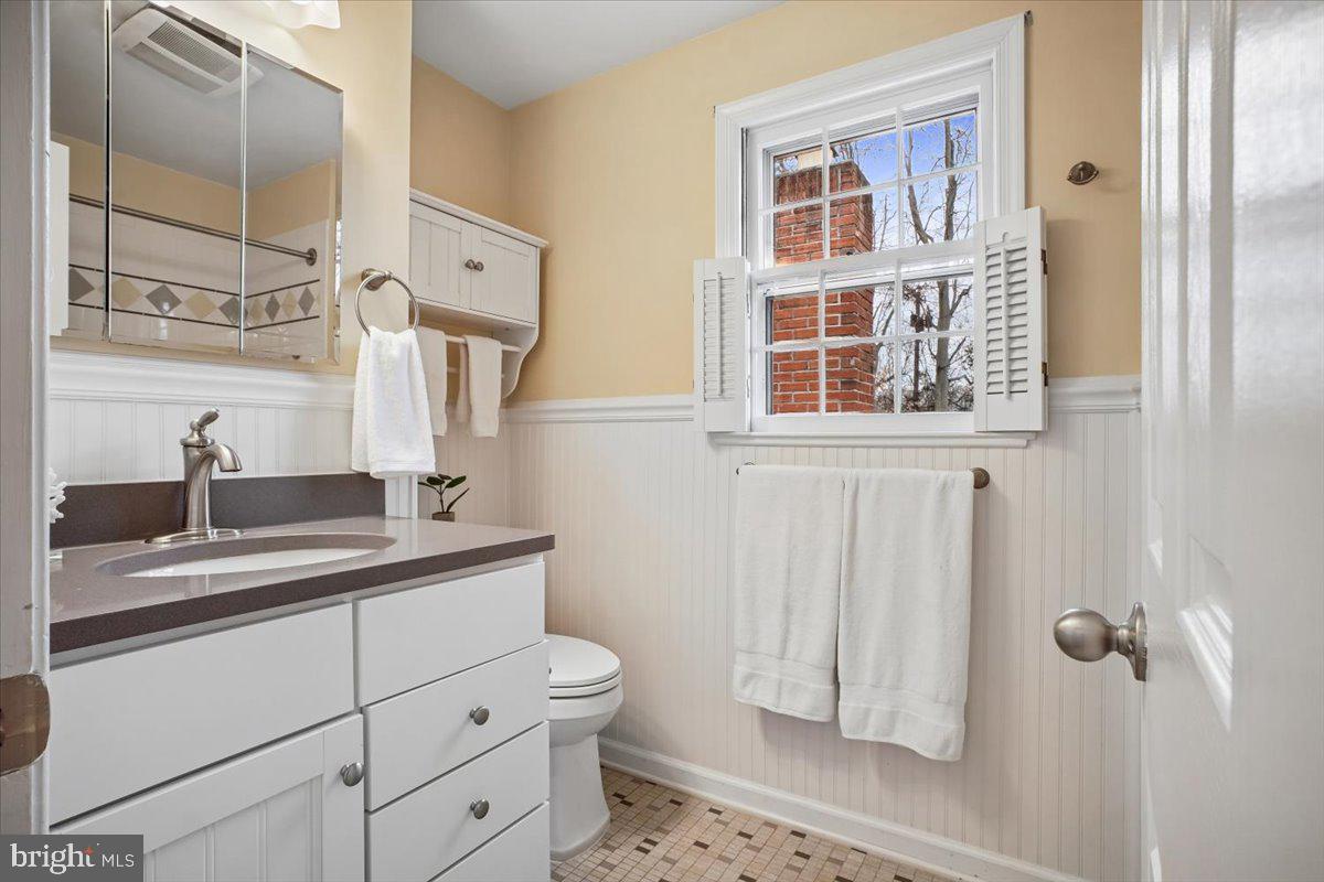 10113 Cardinal Road Fairfax, VA 22030 - Photo 34 of 59 a bathroom with a sink a toilet and shower