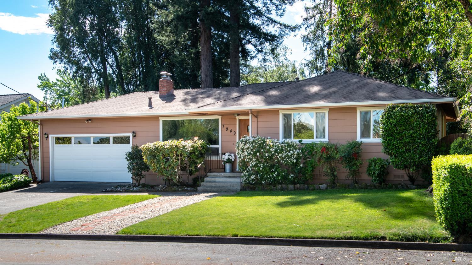 7949 Tocchini Street Sebastopol, CA 95472 - Photo 2 of 34