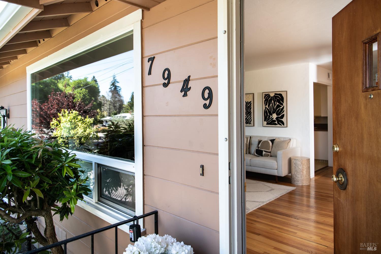 7949 Tocchini Street Sebastopol, CA 95472 - Photo 3 of 34 Come on in and take a look!