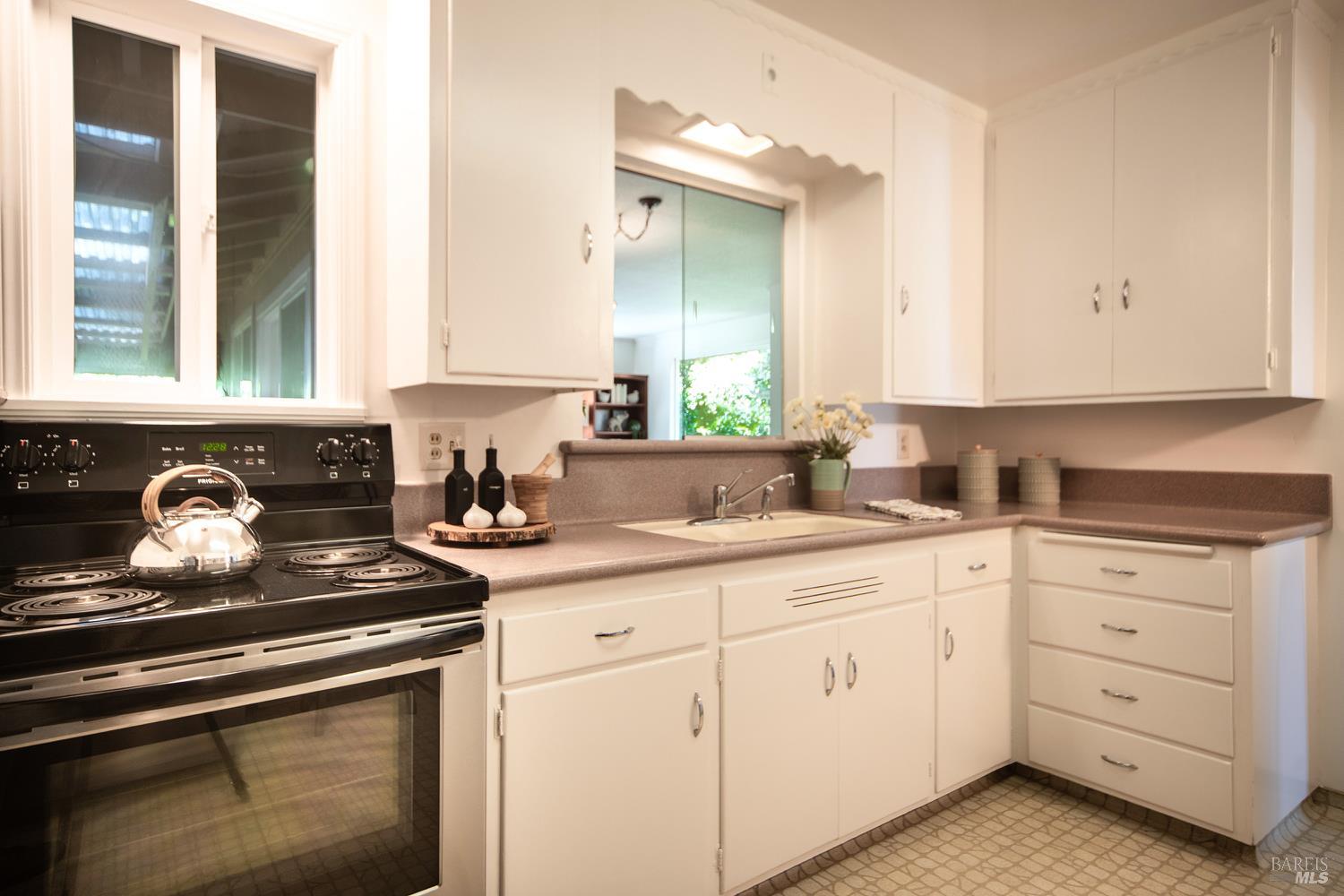 7949 Tocchini Street Sebastopol, CA 95472 - Photo 8 of 34