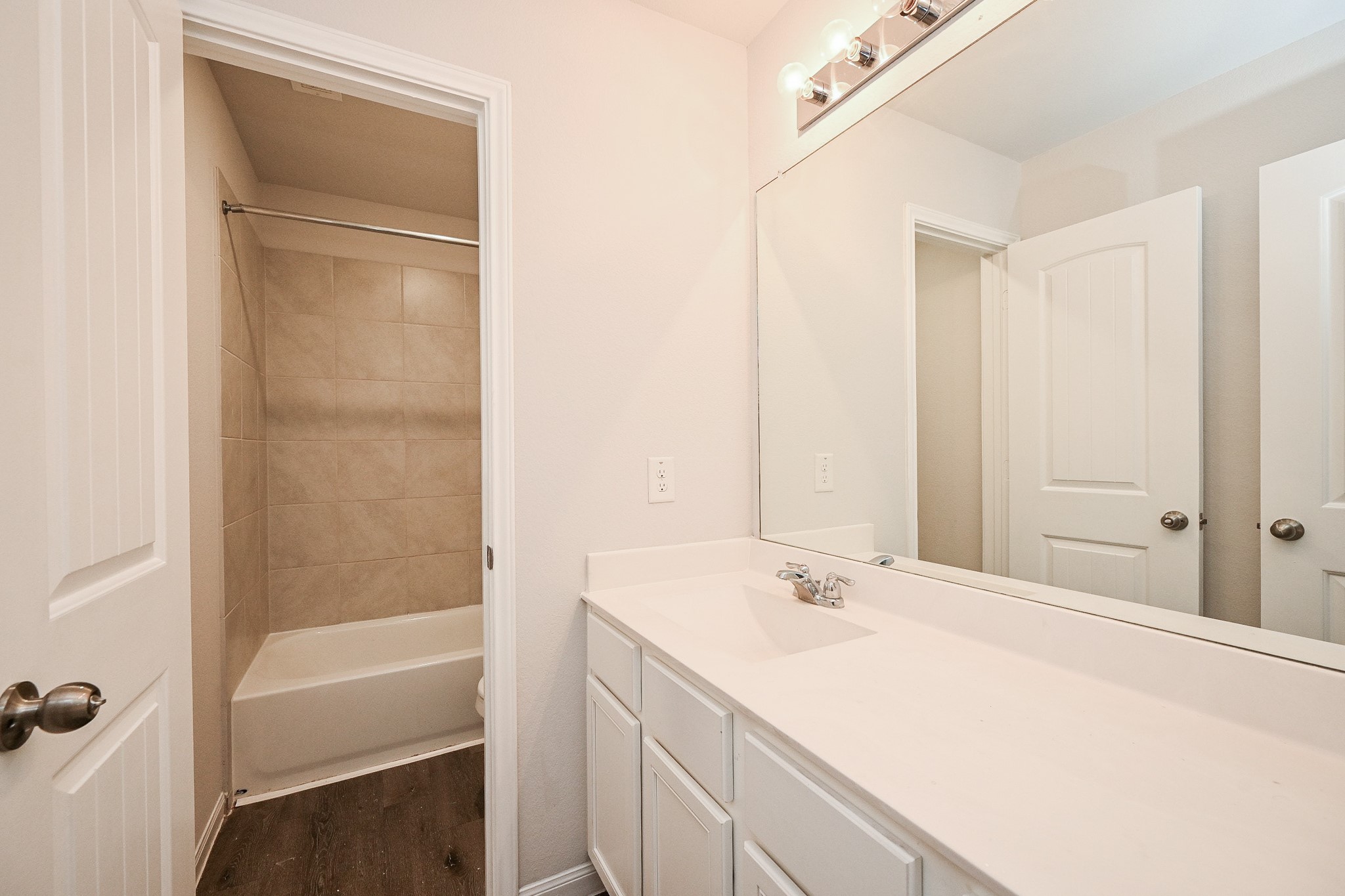 22002 Imperious Parkway Houston, TX 77073 - Photo 17 of 20 a bathroom with a bathtub and a sink