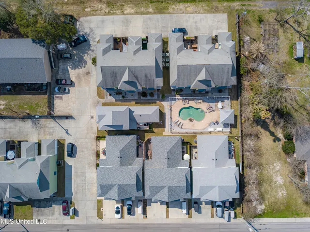 $425,000 | 216 Carre Court, Unit 14, Bay St. Louis, MS 39520