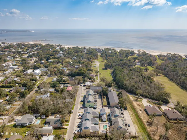 $425,000 | 216 Carre Court, Unit 14, Bay St. Louis, MS 39520