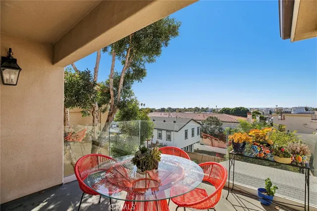 $11,000 | 656 7th Street, Hermosa Beach, CA 90254