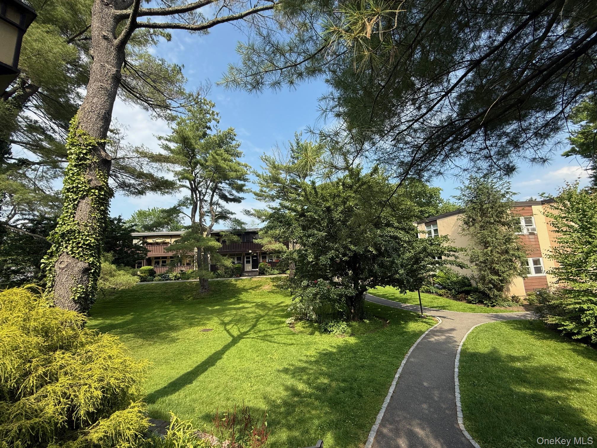 103 Wiltshire Road, Unit D4 Scarsdale, NY 10583 - Photo 11 of 23