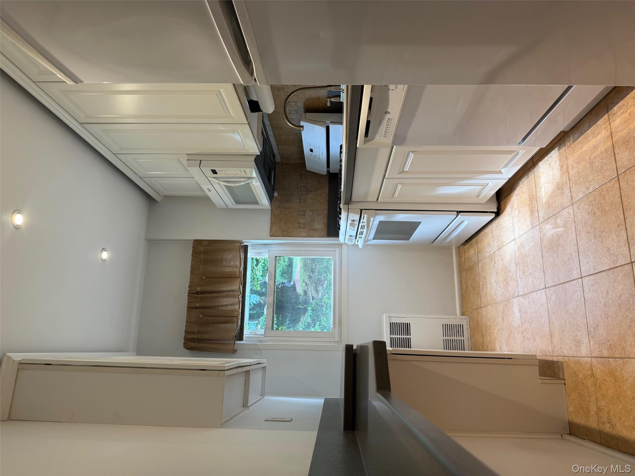 103 Wiltshire Road, Unit D4 Scarsdale, NY 10583 - Photo 4 of 23