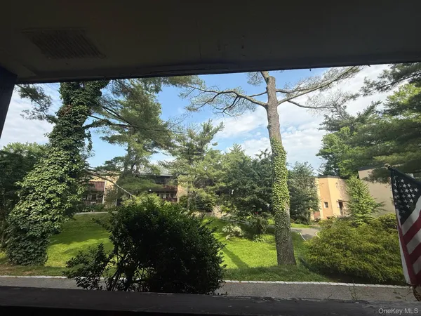 $2,300 | 103 Wiltshire Road, Unit D4, Scarsdale, NY 10583