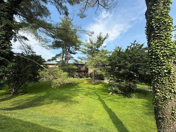 $2,300 | 103 Wiltshire Road, Unit D4, Scarsdale, NY 10583