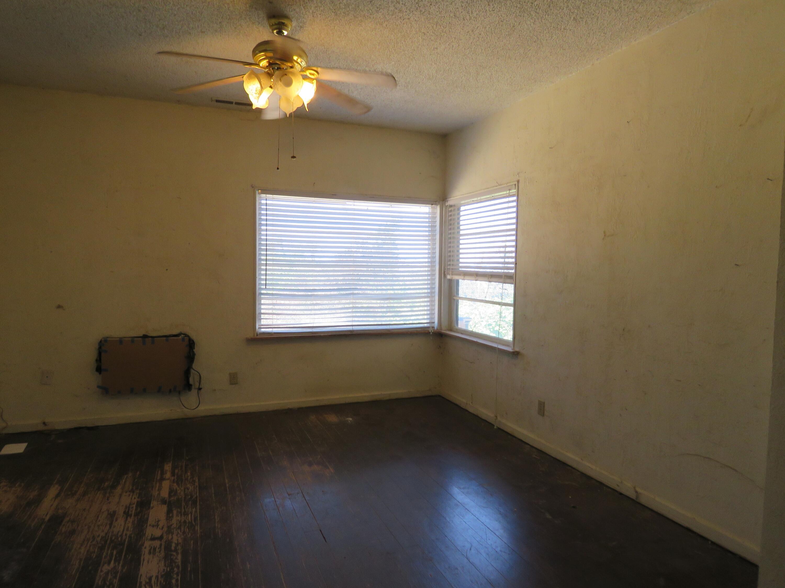 3845 Old Stage Road Medford, OR 97502 - Photo 13 of 15 3845 old stage bed 1