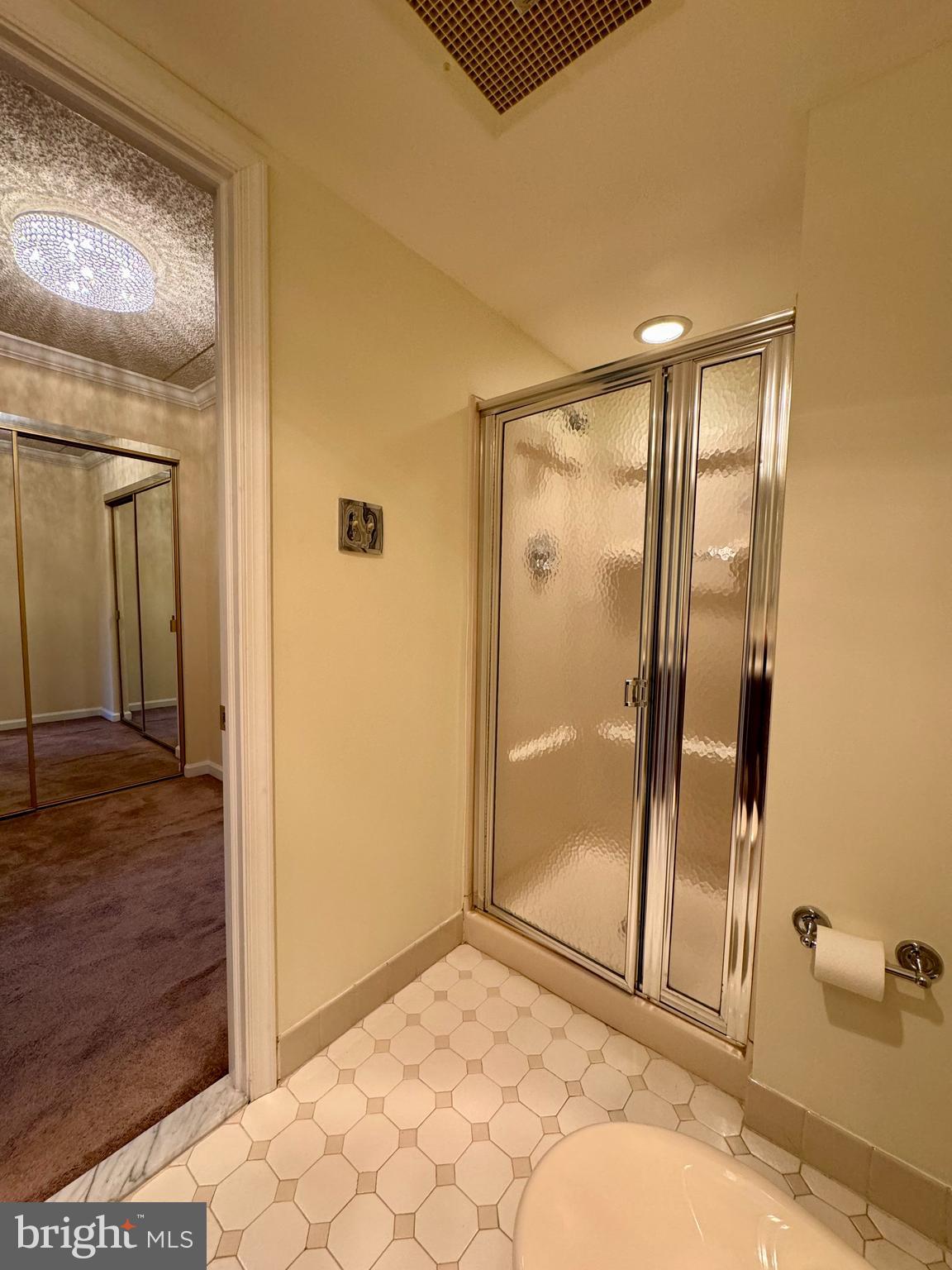 800 Avondale Road, Unit 5L Wallingford, PA 19086 - Photo 19 of 24 Ensuite bathroom